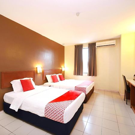 Super Oyo 447 Comfort Hotel Meru Klang Exteriör bild