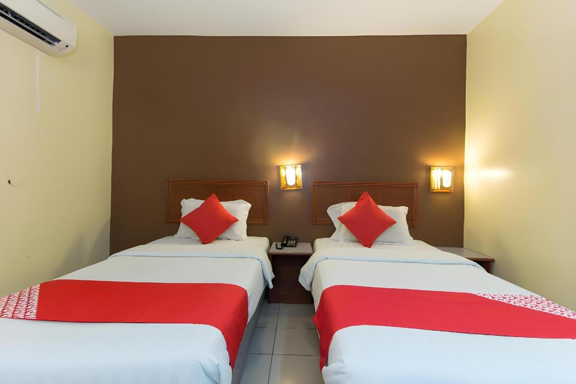 Super Oyo 447 Comfort Hotel Meru Klang Exteriör bild