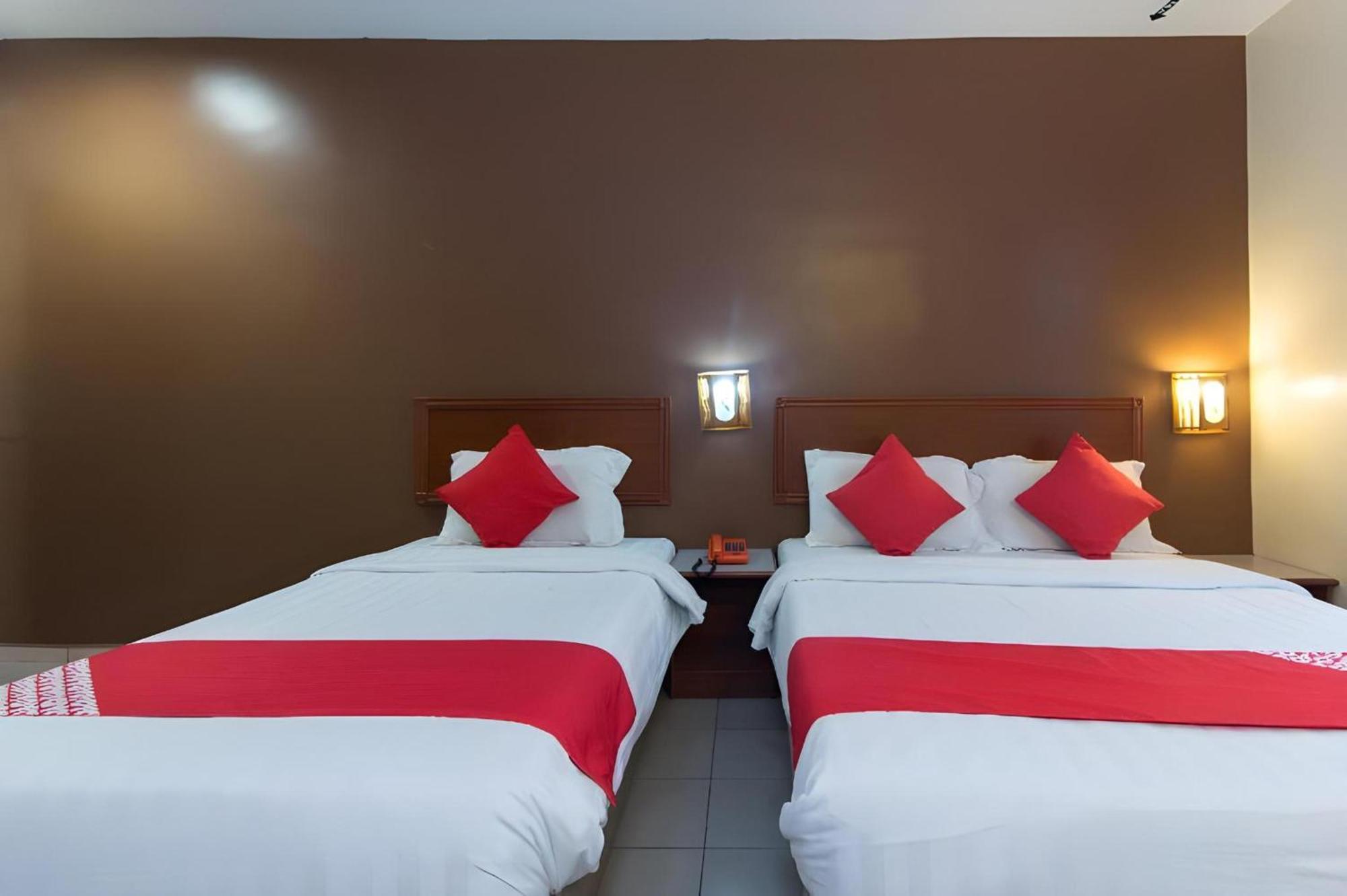 Super Oyo 447 Comfort Hotel Meru Klang Exteriör bild