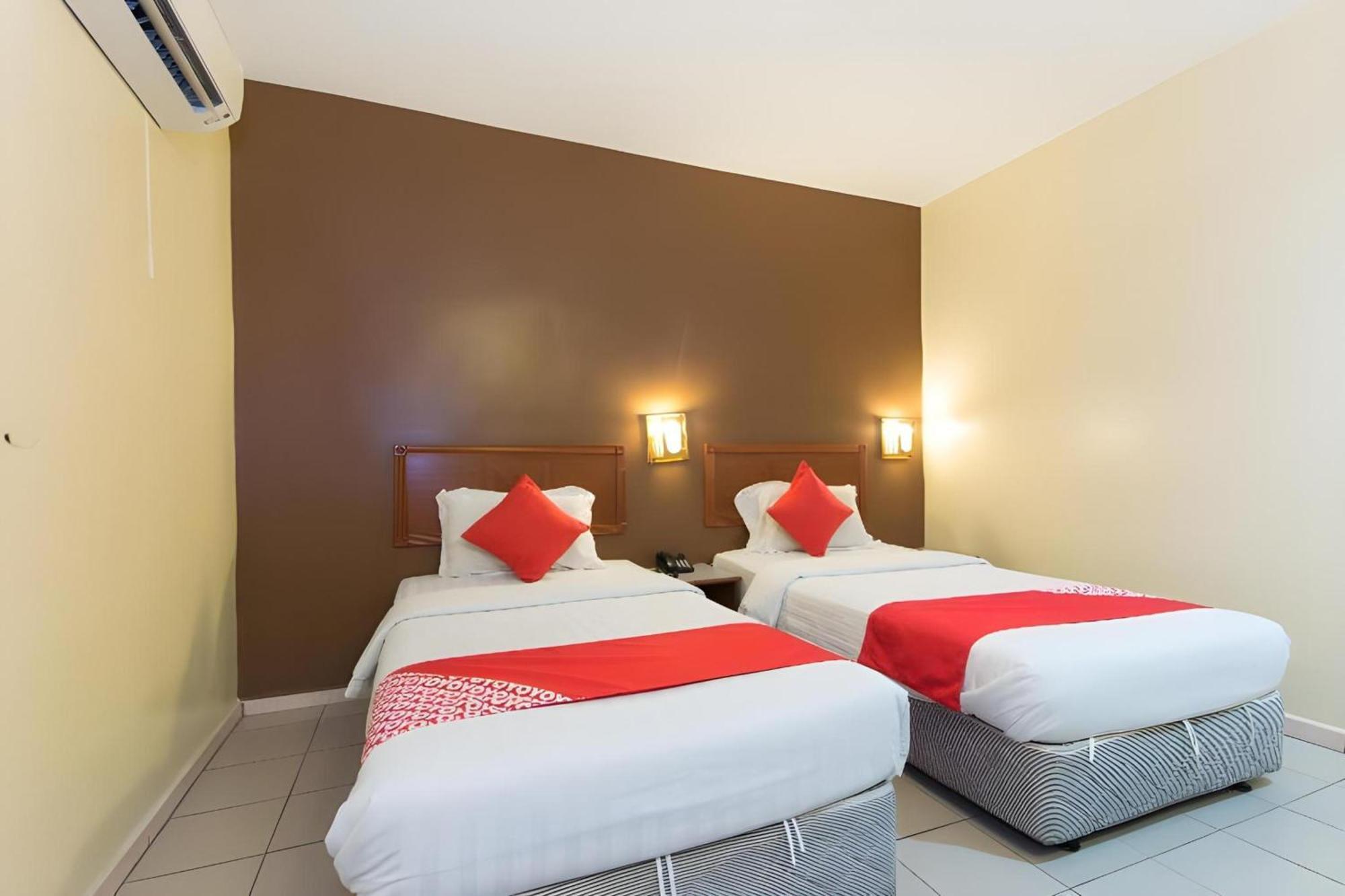 Super Oyo 447 Comfort Hotel Meru Klang Exteriör bild