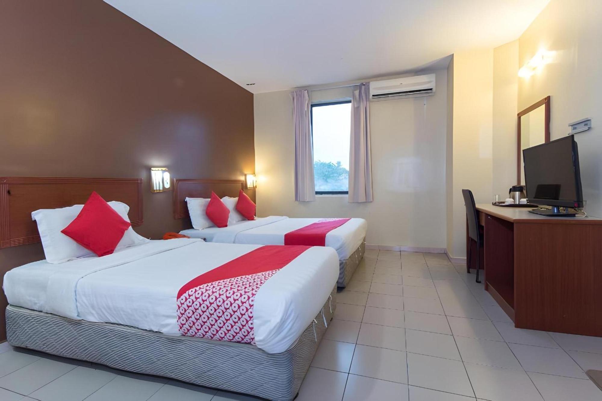 Super Oyo 447 Comfort Hotel Meru Klang Exteriör bild