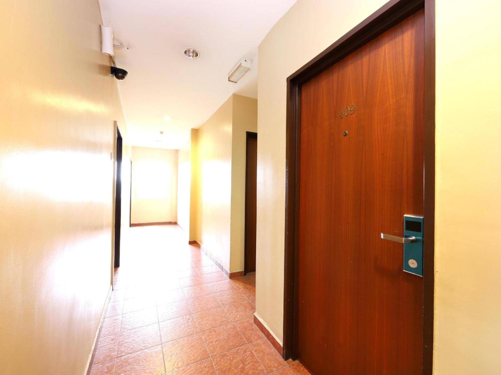 Super Oyo 447 Comfort Hotel Meru Klang Exteriör bild