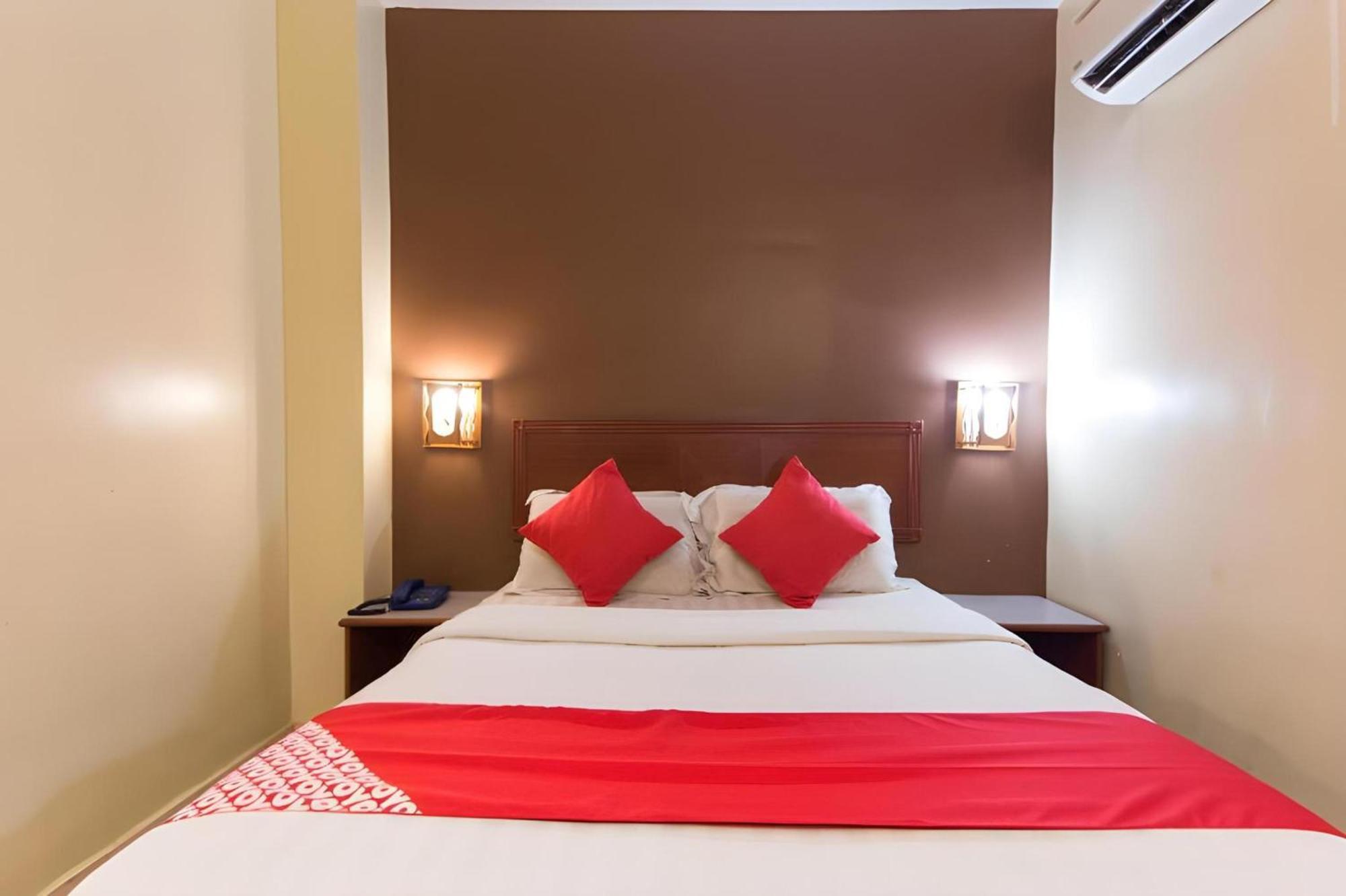 Super Oyo 447 Comfort Hotel Meru Klang Exteriör bild