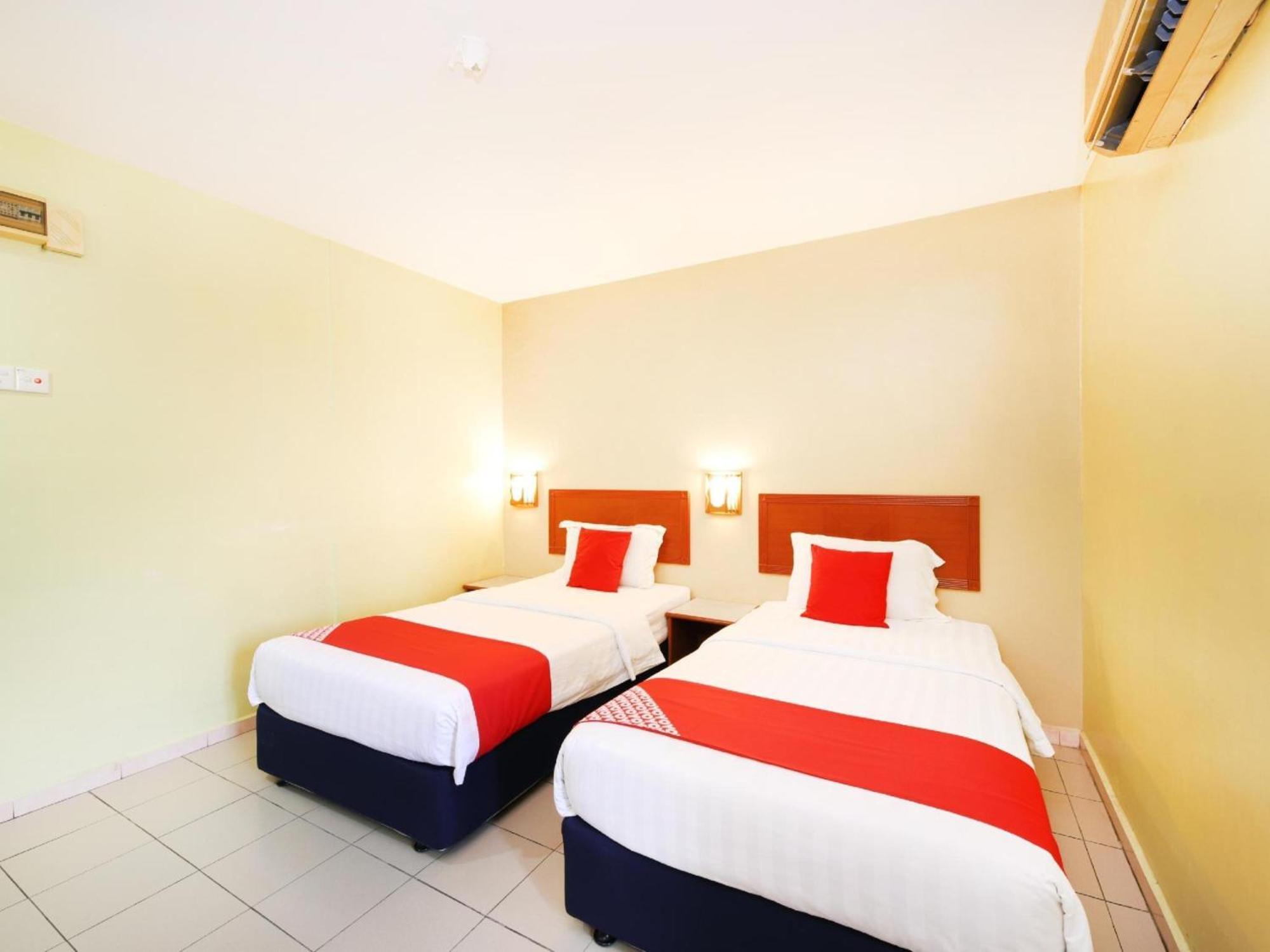 Super Oyo 447 Comfort Hotel Meru Klang Exteriör bild