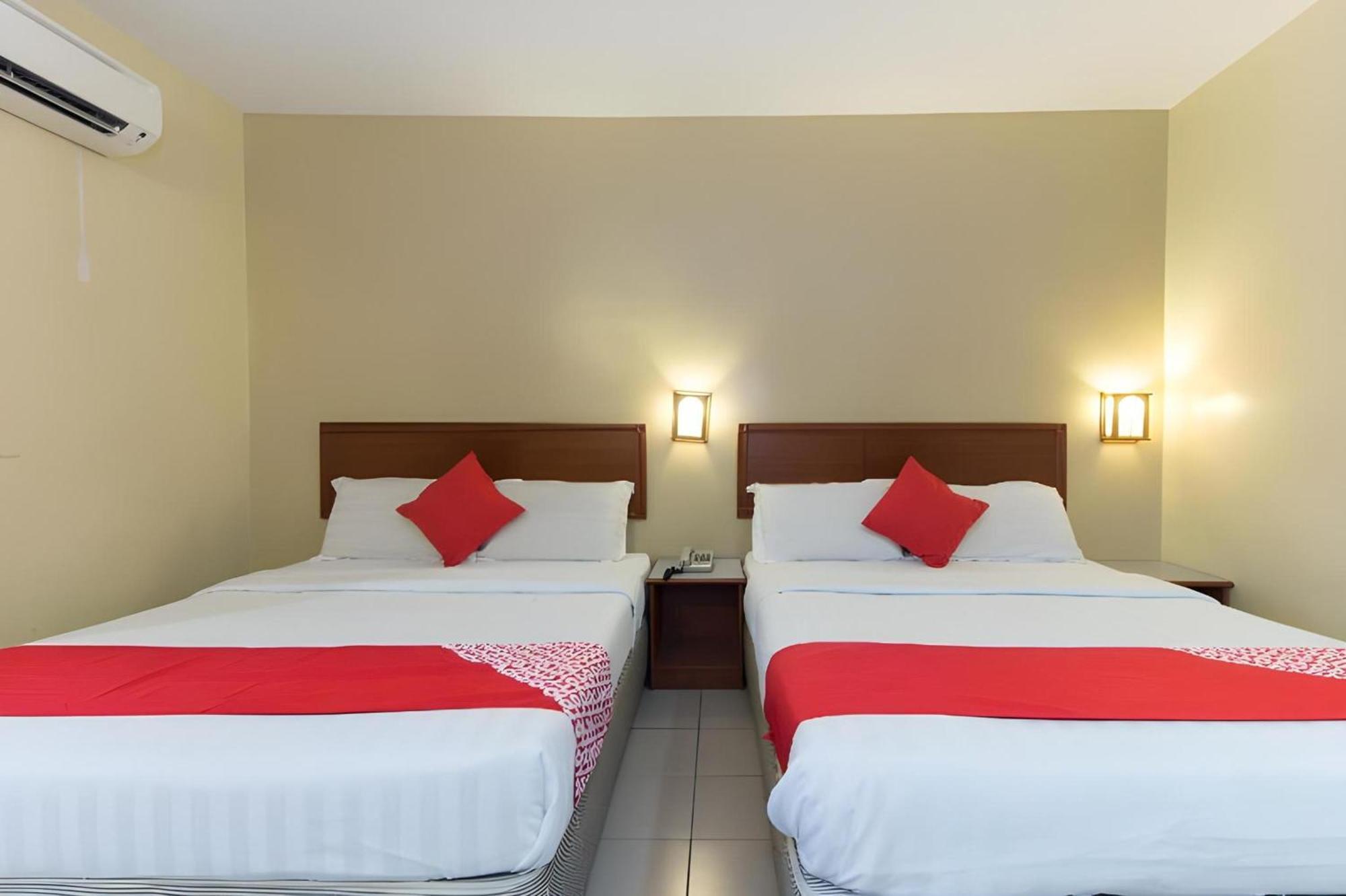 Super Oyo 447 Comfort Hotel Meru Klang Exteriör bild