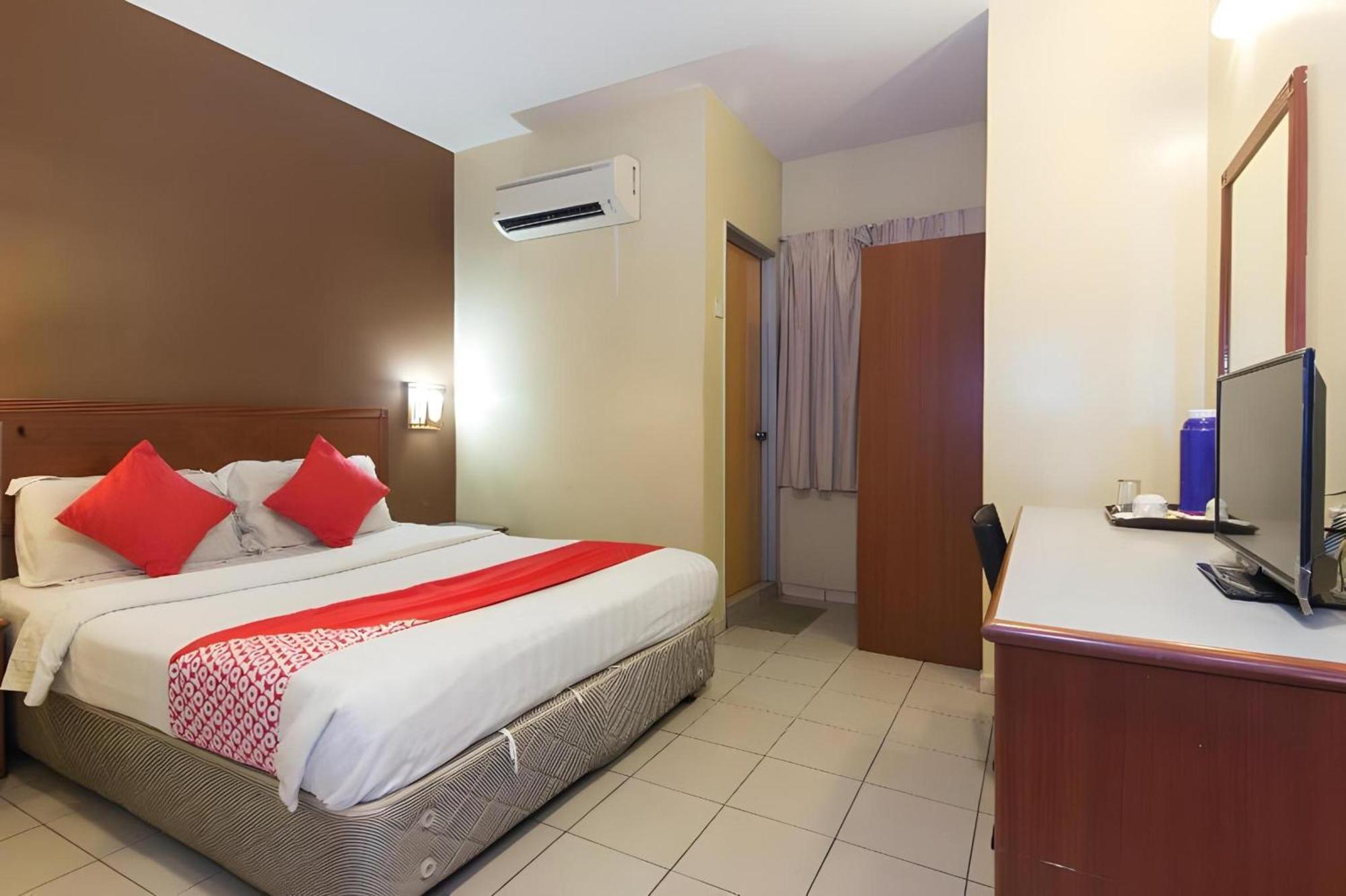 Super Oyo 447 Comfort Hotel Meru Klang Exteriör bild