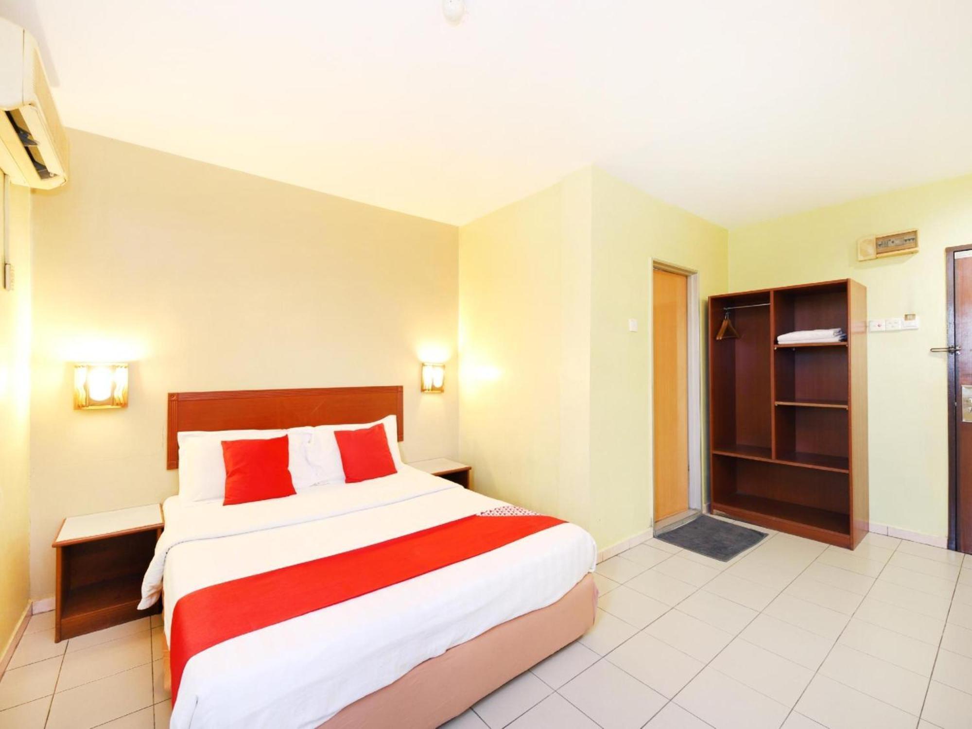 Super Oyo 447 Comfort Hotel Meru Klang Exteriör bild