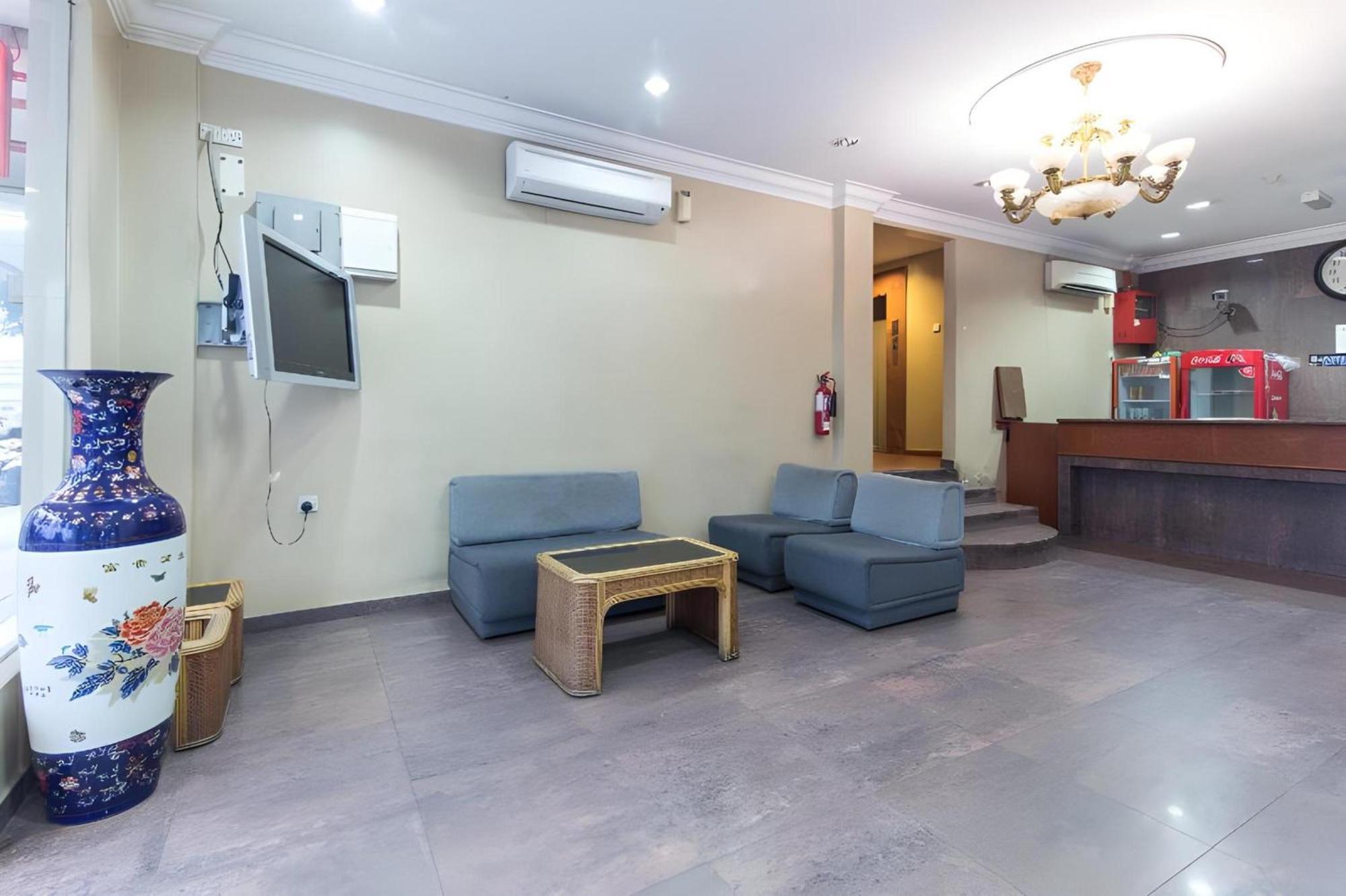 Super Oyo 447 Comfort Hotel Meru Klang Exteriör bild