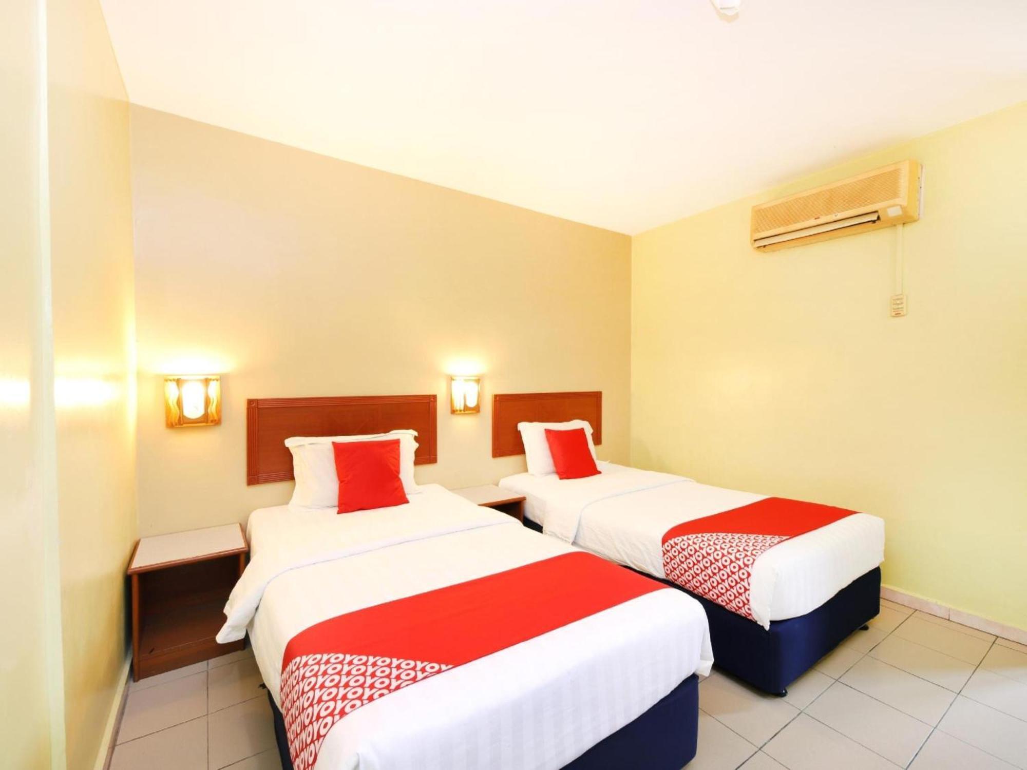 Super Oyo 447 Comfort Hotel Meru Klang Exteriör bild