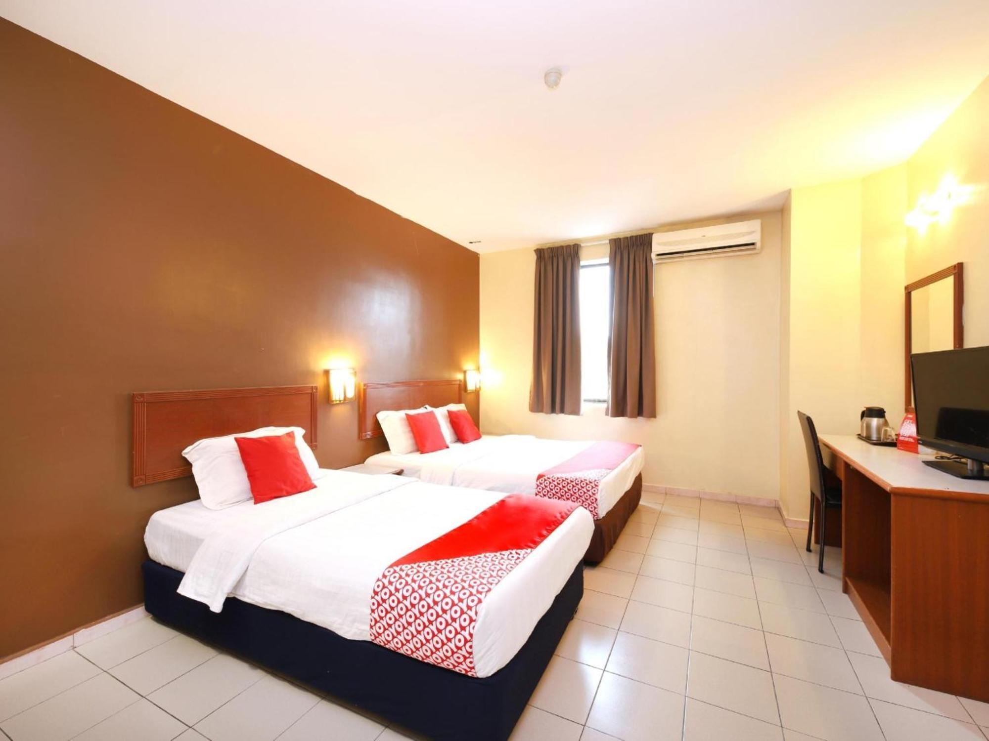 Super Oyo 447 Comfort Hotel Meru Klang Exteriör bild