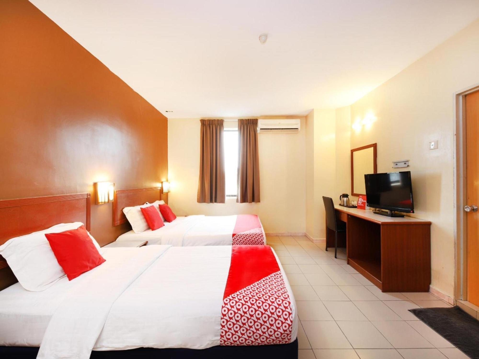 Super Oyo 447 Comfort Hotel Meru Klang Exteriör bild