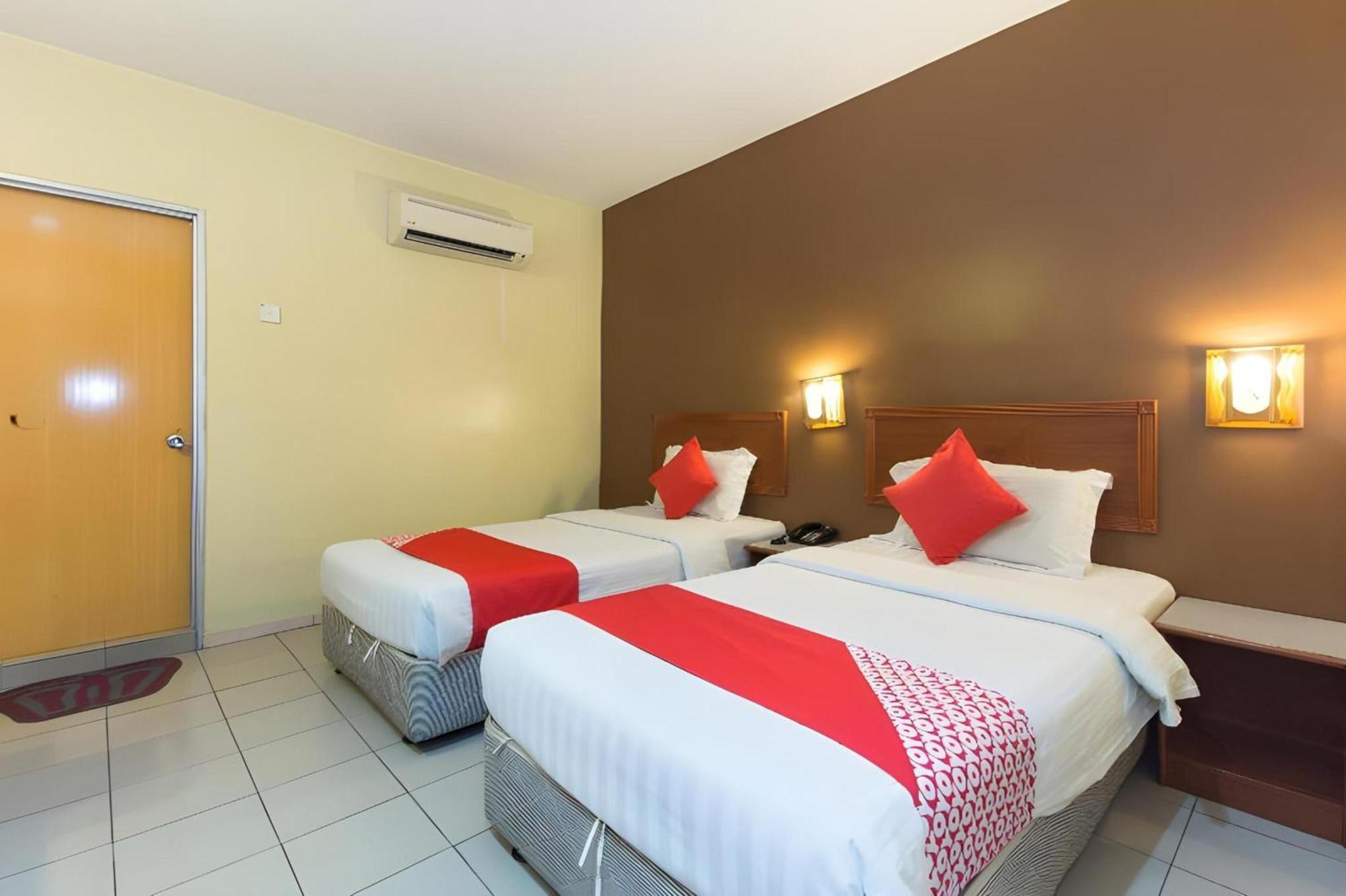 Super Oyo 447 Comfort Hotel Meru Klang Exteriör bild