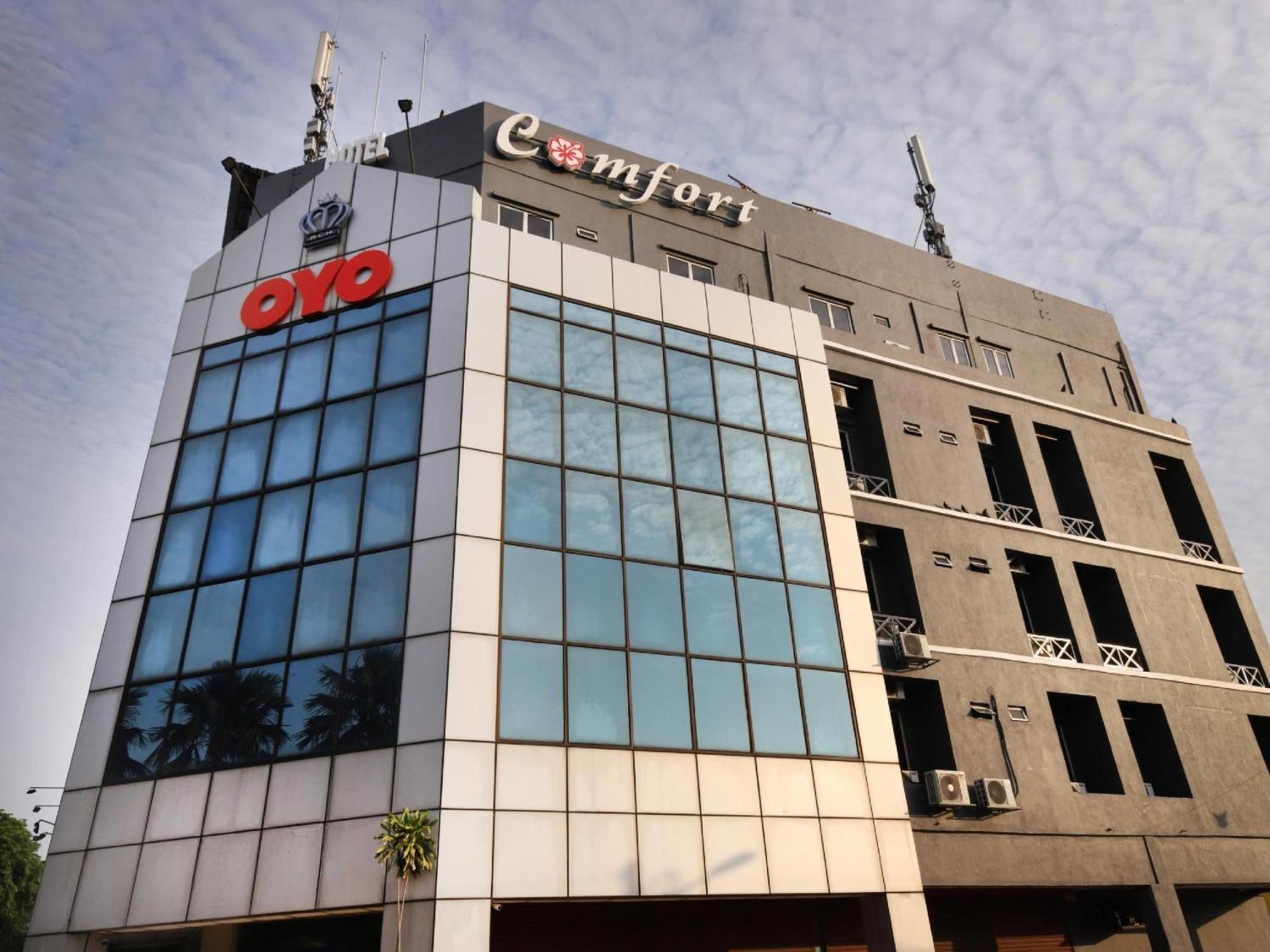 Super Oyo 447 Comfort Hotel Meru Klang Exteriör bild