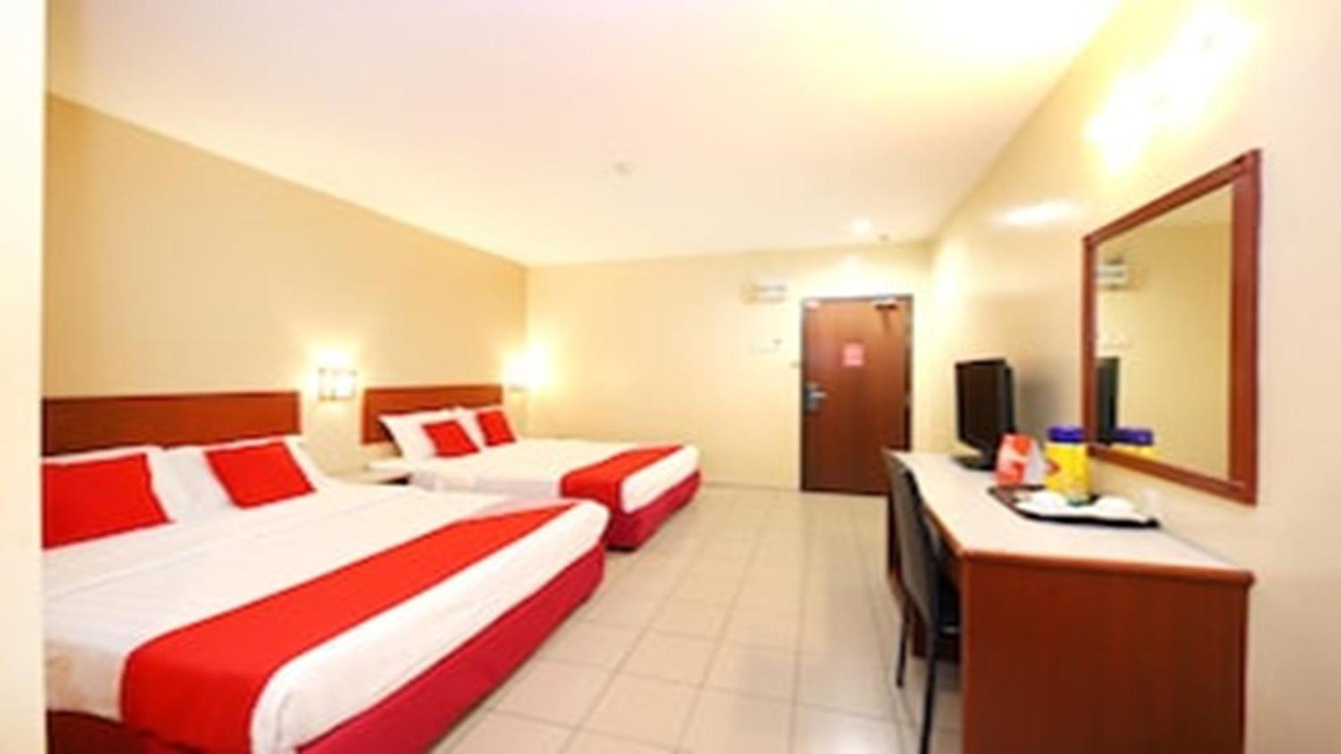 Super Oyo 447 Comfort Hotel Meru Klang Exteriör bild