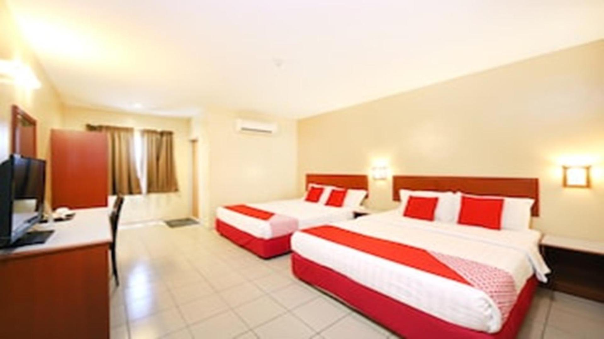 Super Oyo 447 Comfort Hotel Meru Klang Exteriör bild